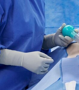 Cardinal Health AAMI Level 3 Sterile Non-Reinforced SMS Surgical Gown